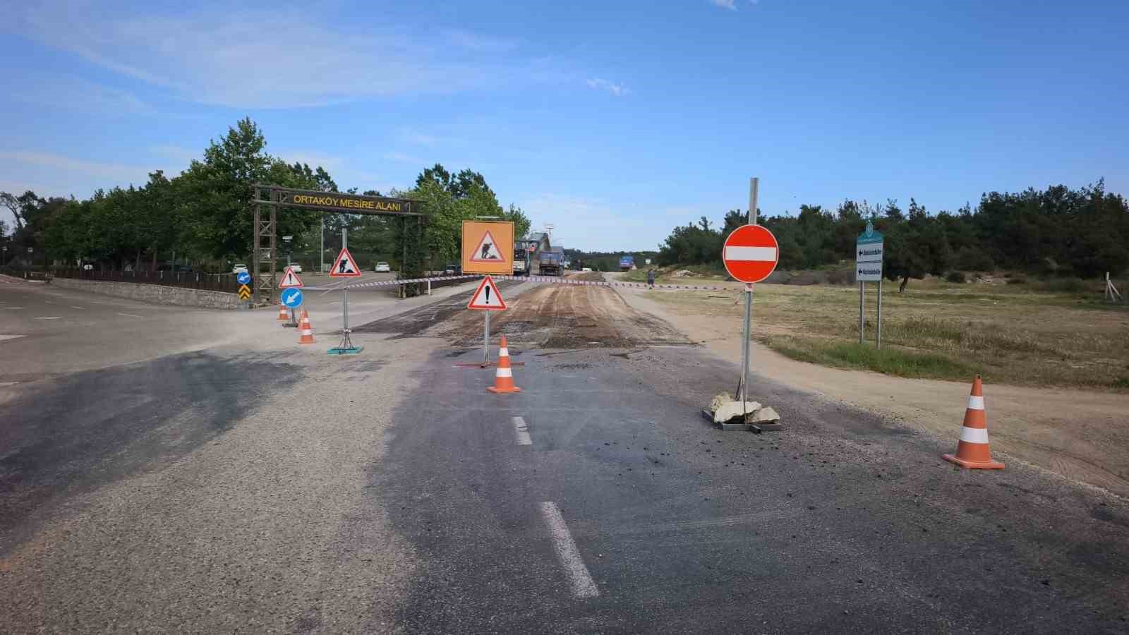Büyüksümbüller-Ortaköy yolunda sıcak asfalt mesaisi