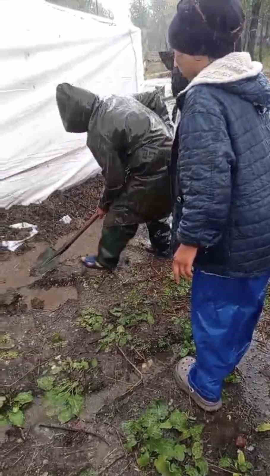 Samsun&rsquo;a giden fındık iş&ccedil;ilerini yağmur vurdu