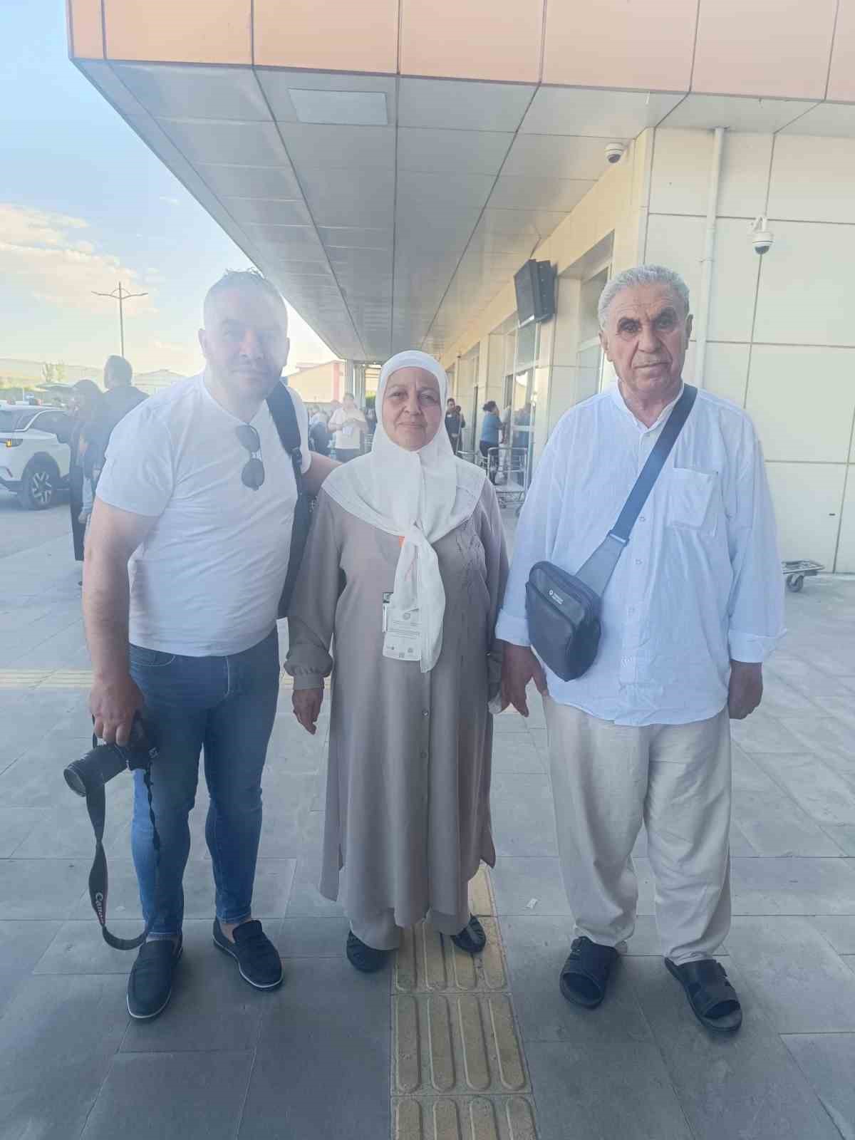 Van’dan kutsal topraklara uzanan yolculuk sona erdi: İlk hac kafilesi dualarla karşılandı