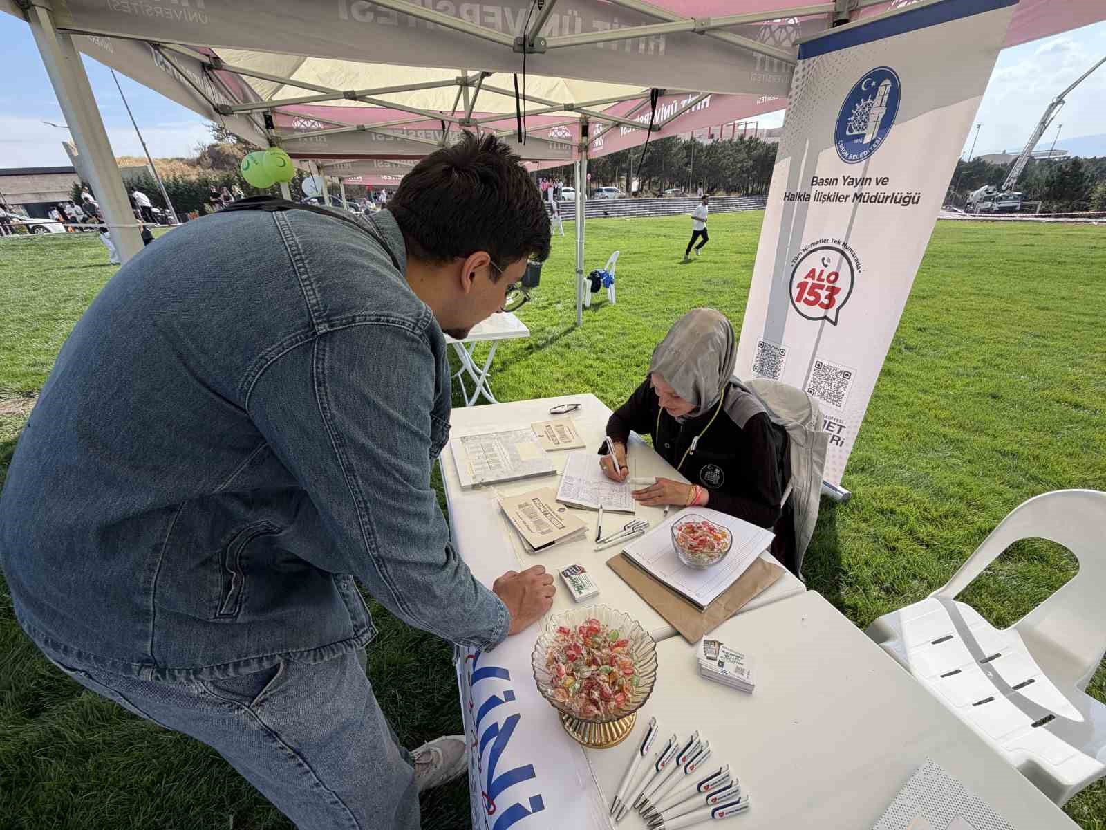 &Ccedil;orum Belediyesi, &uuml;niversite &ouml;ğrencilerini kamp&uuml;ste karşıladı