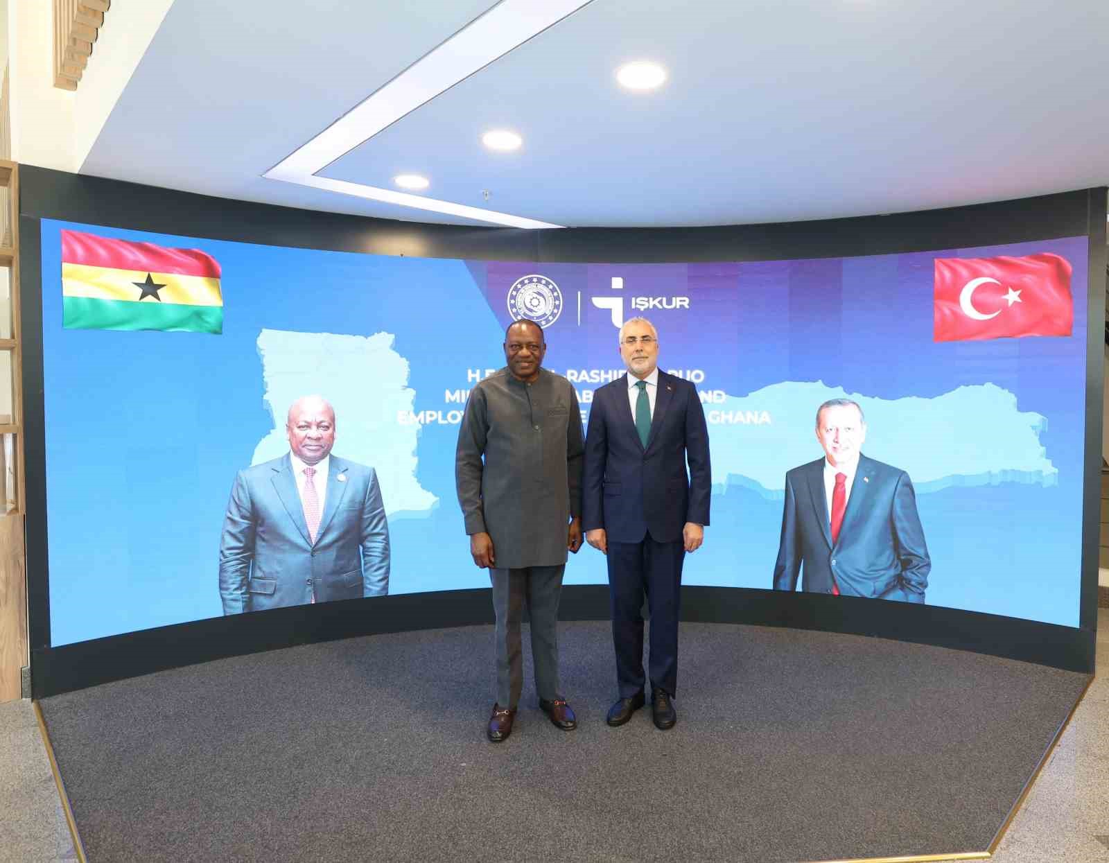 Bakan Işıkhan Gana Çalışma, İşler ve İstihdam Bakanı Pelpuo ile bir araya geldi