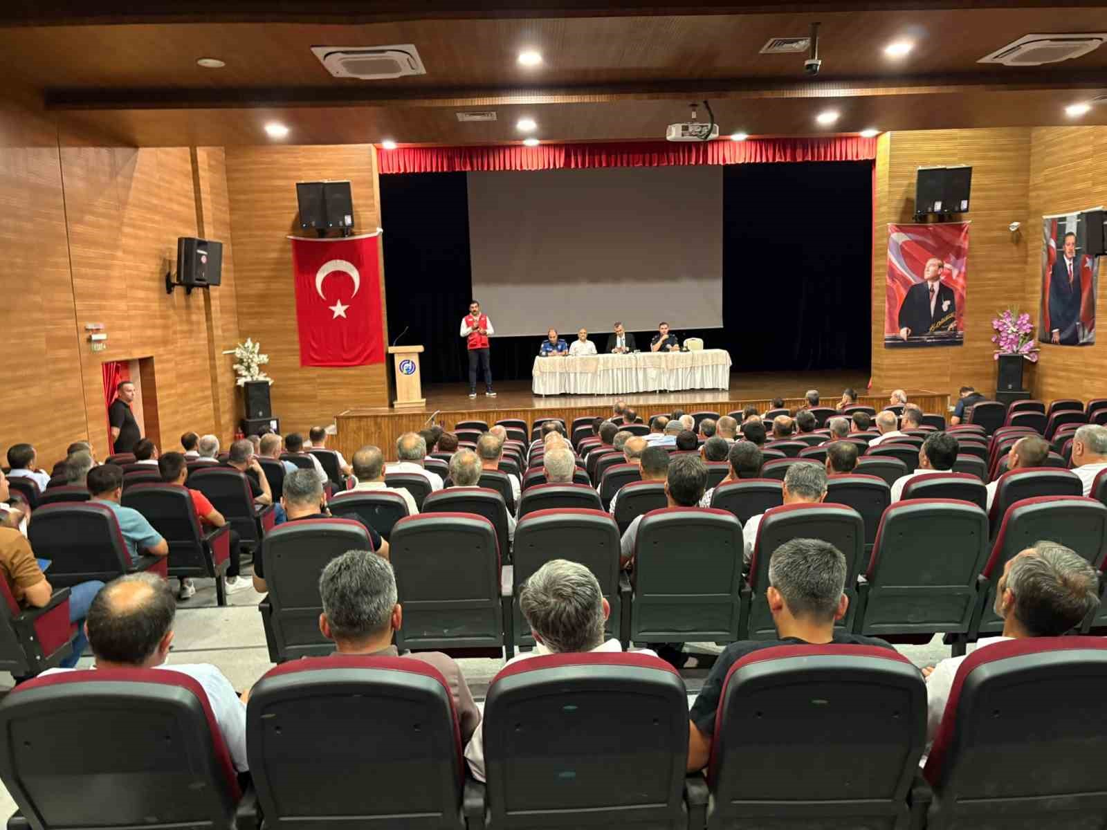 Muhtarlar konuştu, kurum yetkilileri dinledi