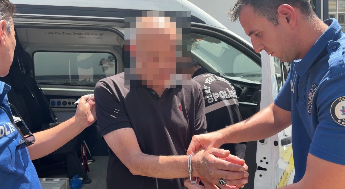 Vakfın kapısına kurşun yağdırdı