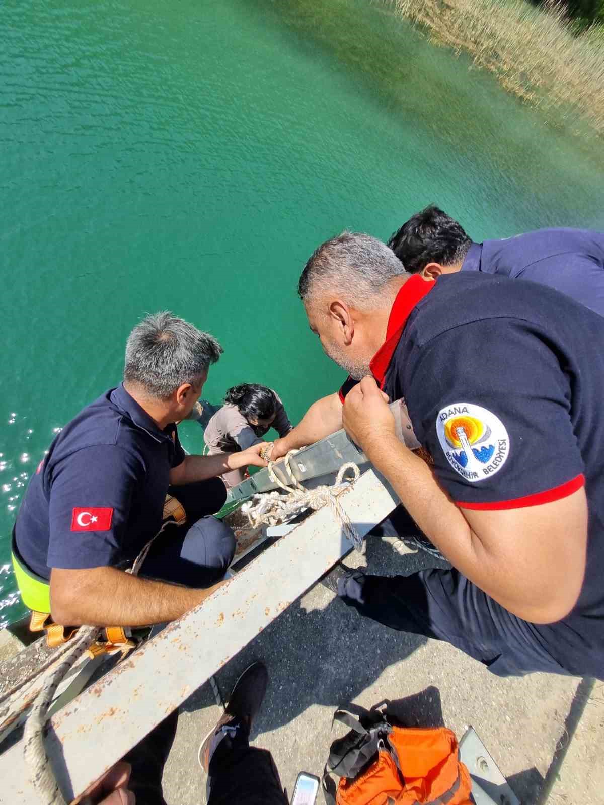 Adana’da köprüden düşen kadın itfaiye ekiplerince kurtarıldı