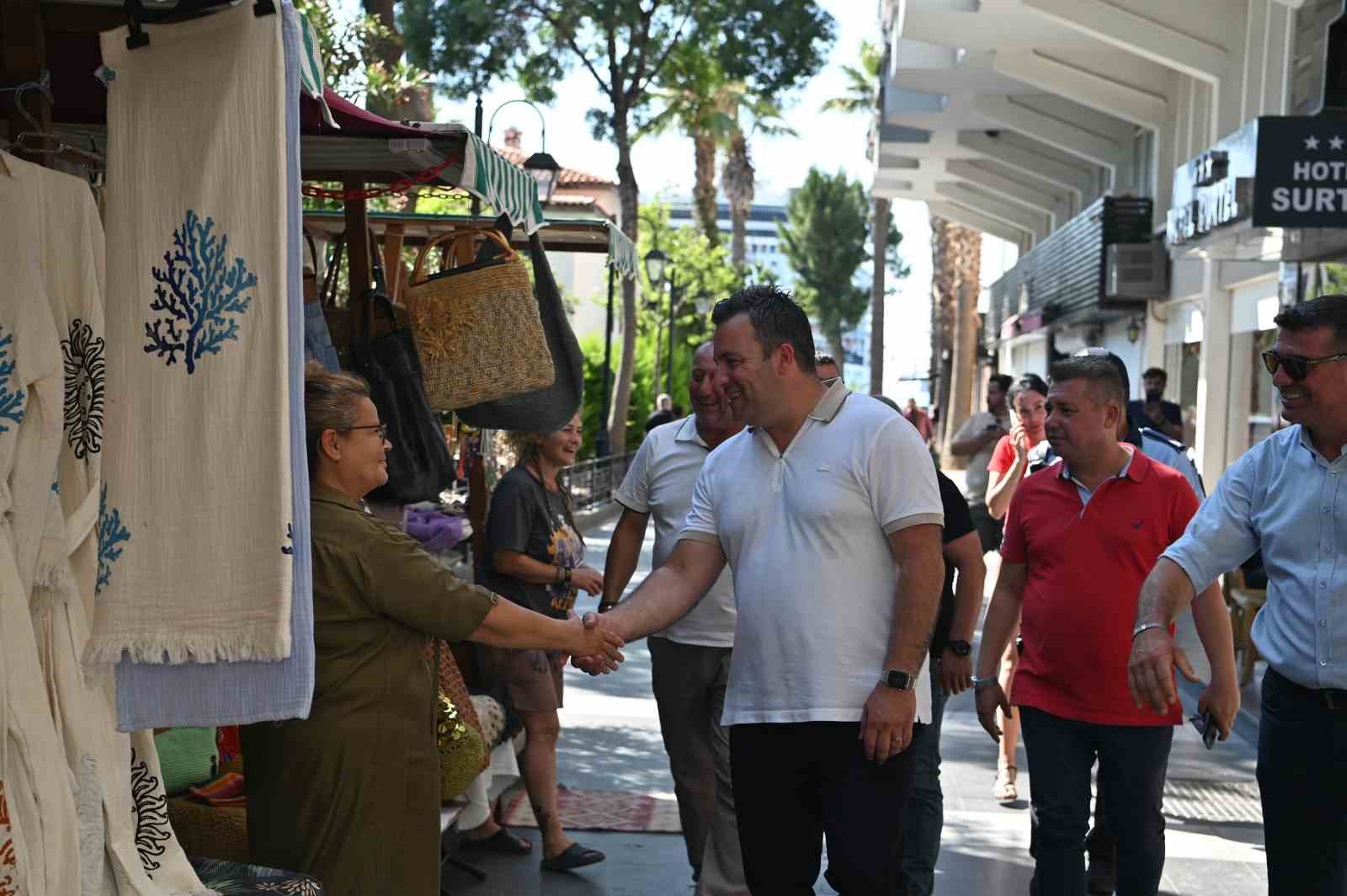 Başkan Vekili Demirtaş’tan Kuşadası’nda proje ve esnaf mesaisi
