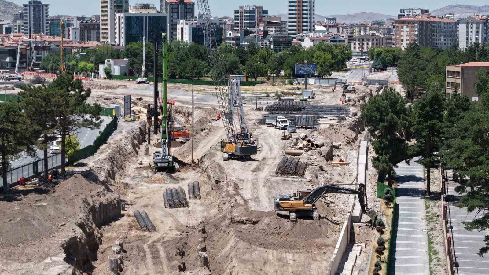 Başkan Büyükkılıç şantiyede: Gündem Kartal Katlı Kavşağı