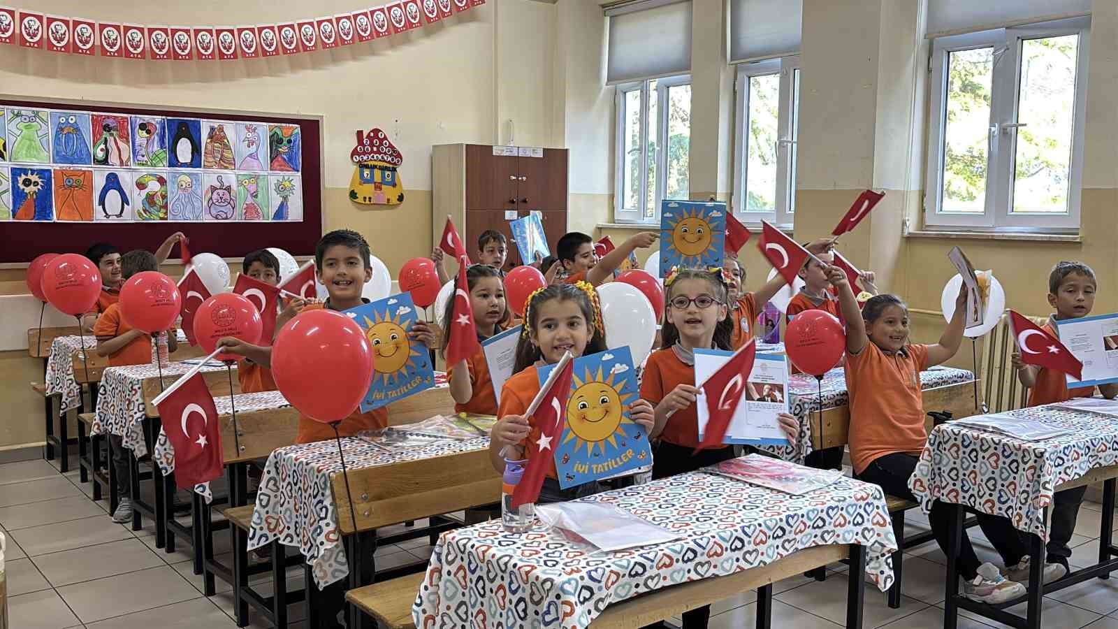 Bolu&rsquo;da 49 bin 169 &ouml;ğrenci karne sevinci yaşadı