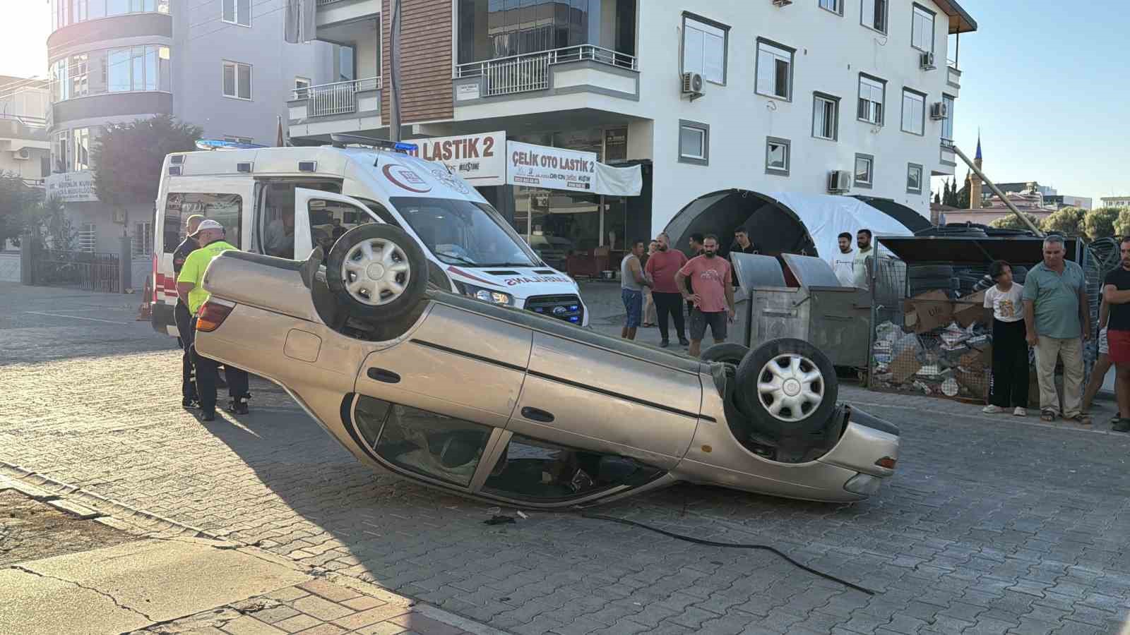 Kamyonet ile çarpışan otomobil ters döndü: 1 yaralı