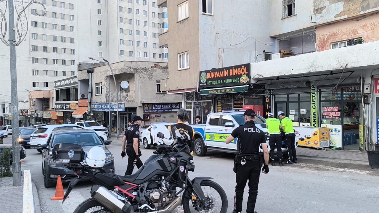 Kurtalan’da trafik denetimi: 20 motosiklet yediemine çekildi, 60 araca ceza kesildi