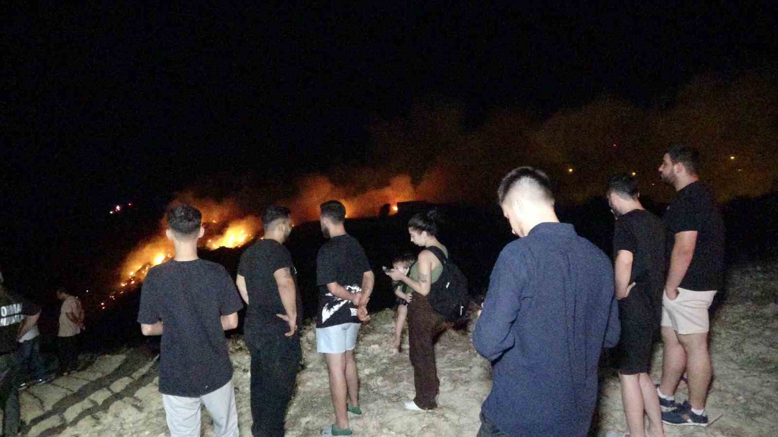 Molozların döküldüğü alan alev alev yandı