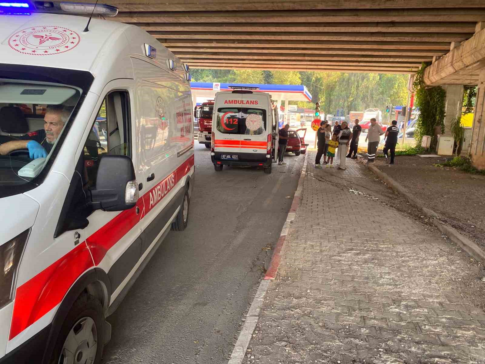 Aksu&rsquo;da otomobil ile tır &ccedil;arpıştı
