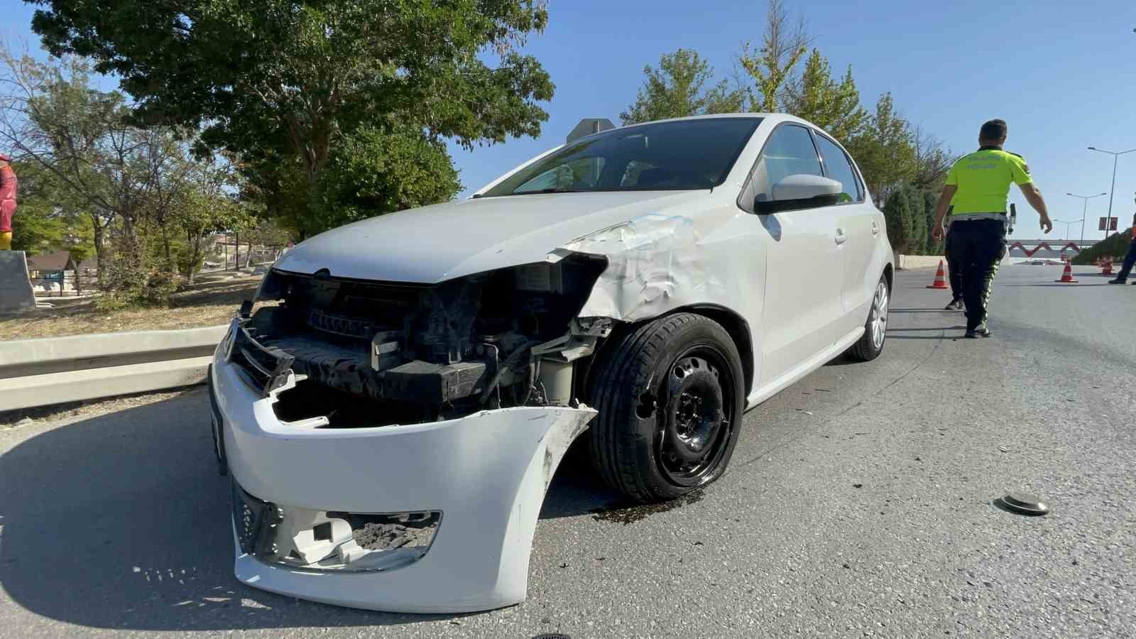 Karaman&rsquo;da otomobille &ccedil;arpışıp devrilen motosikletin s&uuml;r&uuml;c&uuml;s&uuml; yaralandı