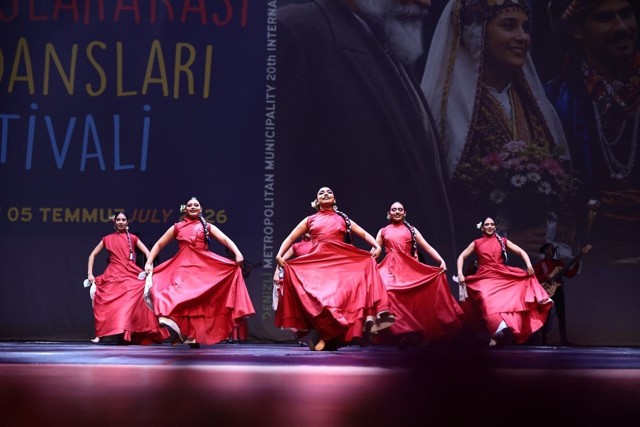 D&uuml;nyanın b&uuml;t&uuml;n renkleri Denizli&rsquo;de buluştu