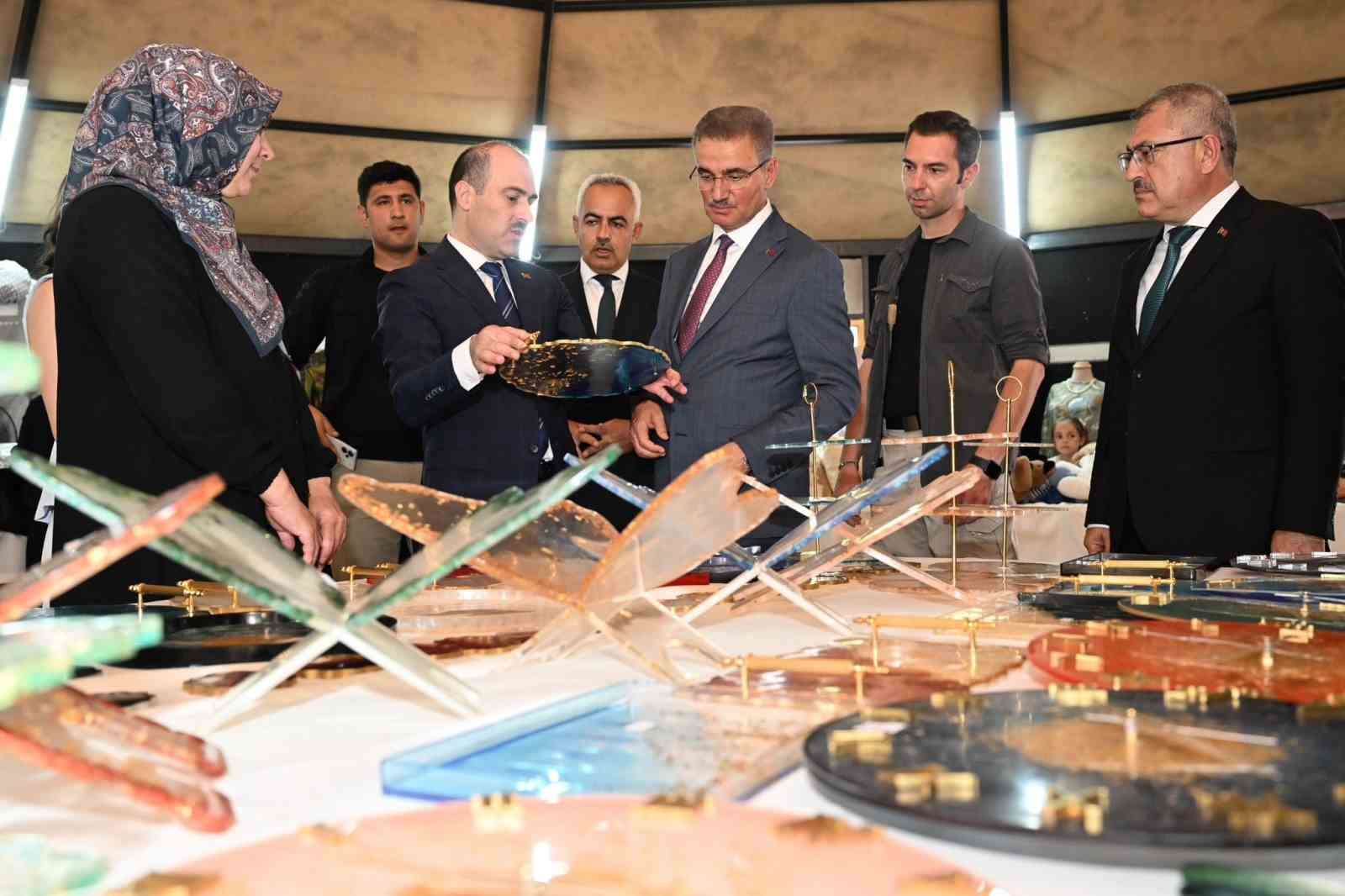 Vali Baruş, Oltu’da ADEM dönem sonu sergisinin açılışını yaptı