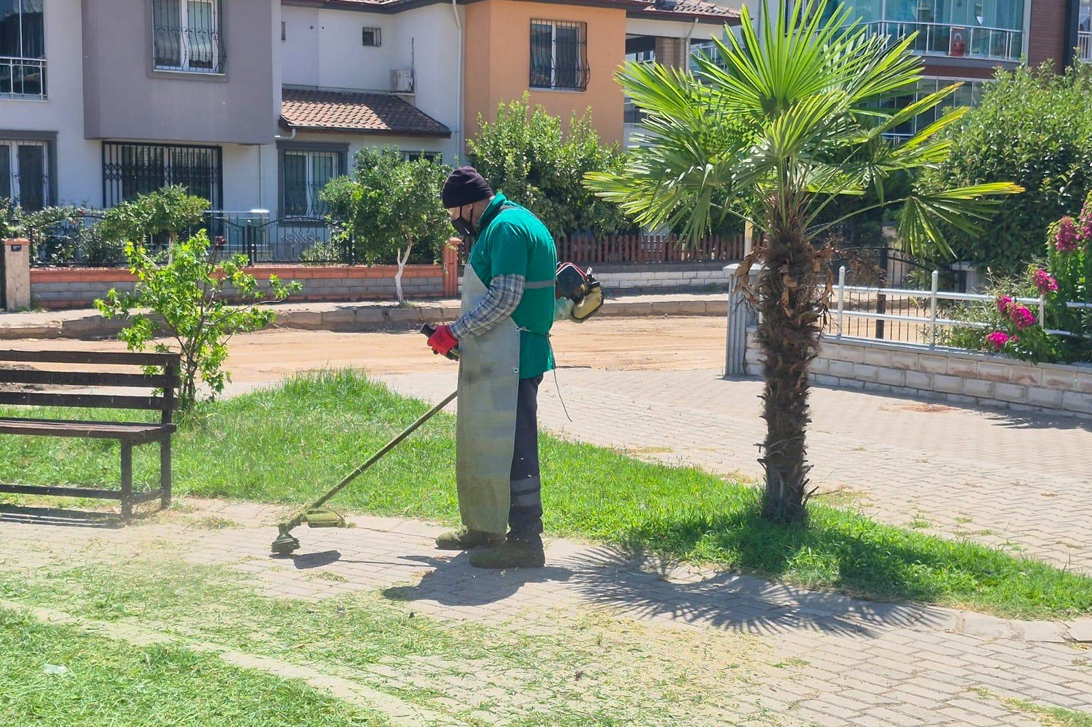 Efeler Belediyesi Mimar Sinan Mahallesi’ndeki parkları bakıma aldı