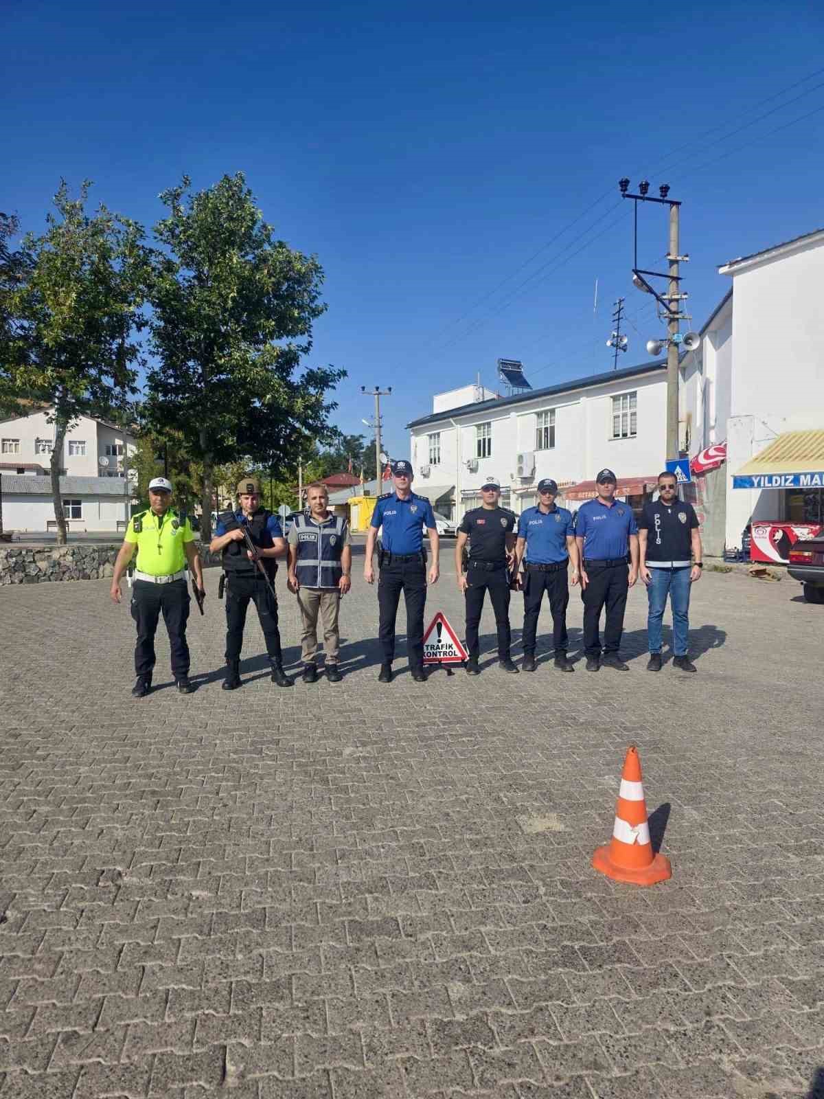 Alacakaya’da emniyet ekiplerinden geniş kapsamlı şok uygulama