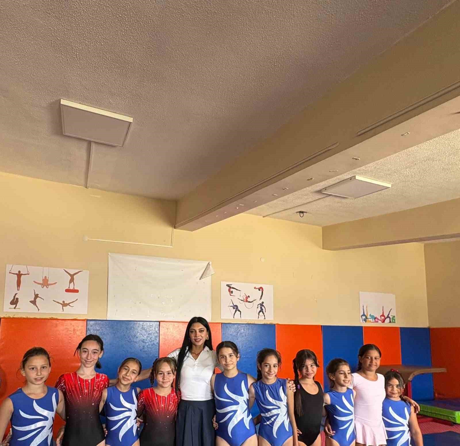 Burhaniye’de gençler spor ve sanatla tek yürek oluyor
