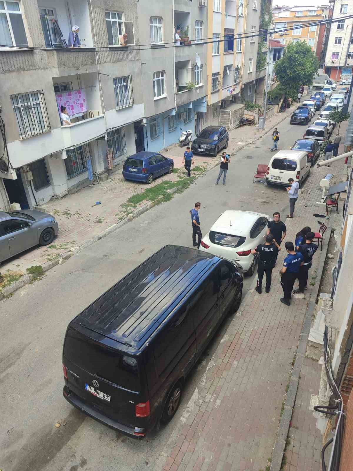 Bağcılar’da iş yerine kurşun yağdırdı: 1 yaralı