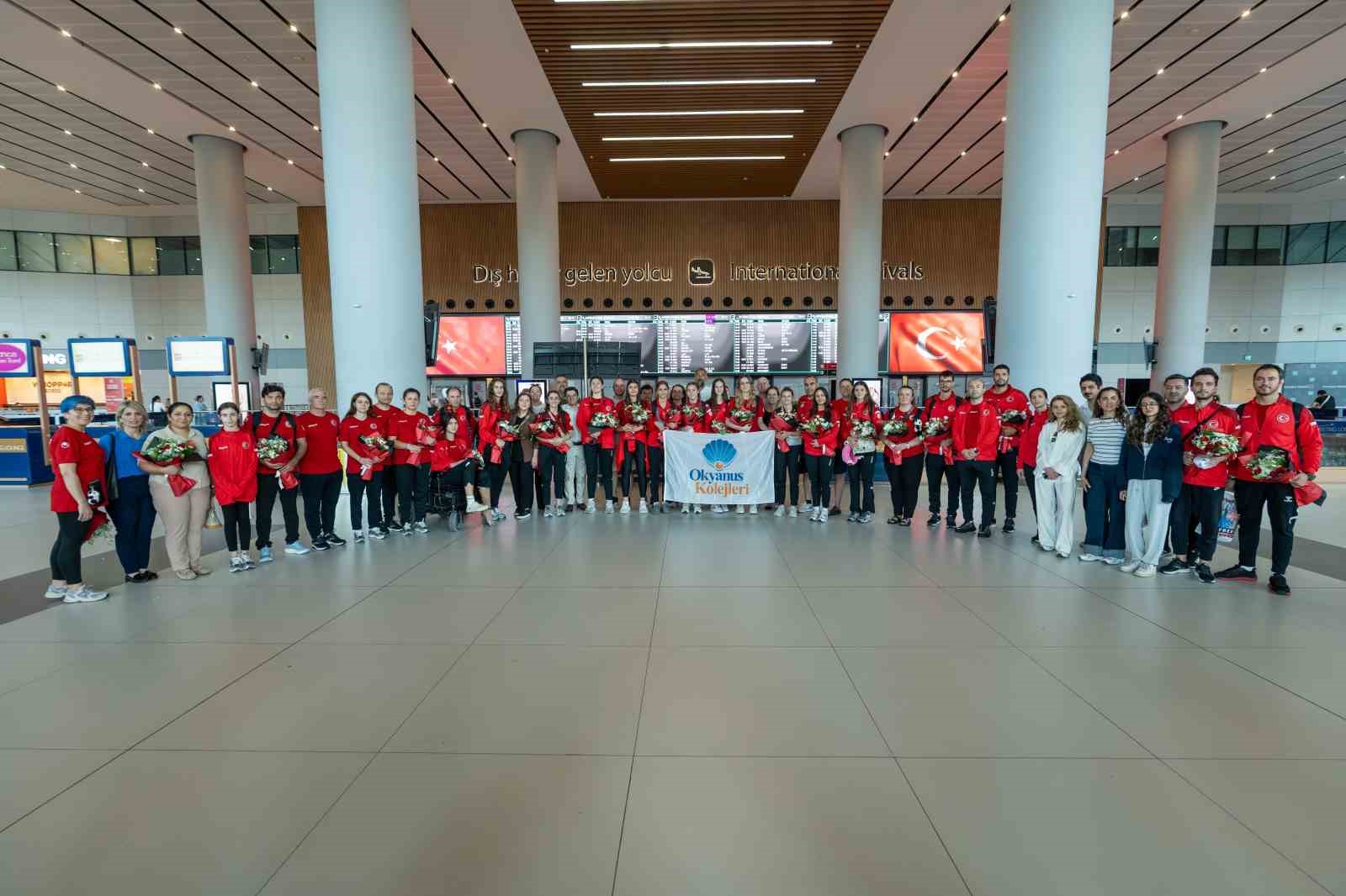 Okyanus Koleji Kız Voleybol Milli Takımı dünya ikincisi oldu