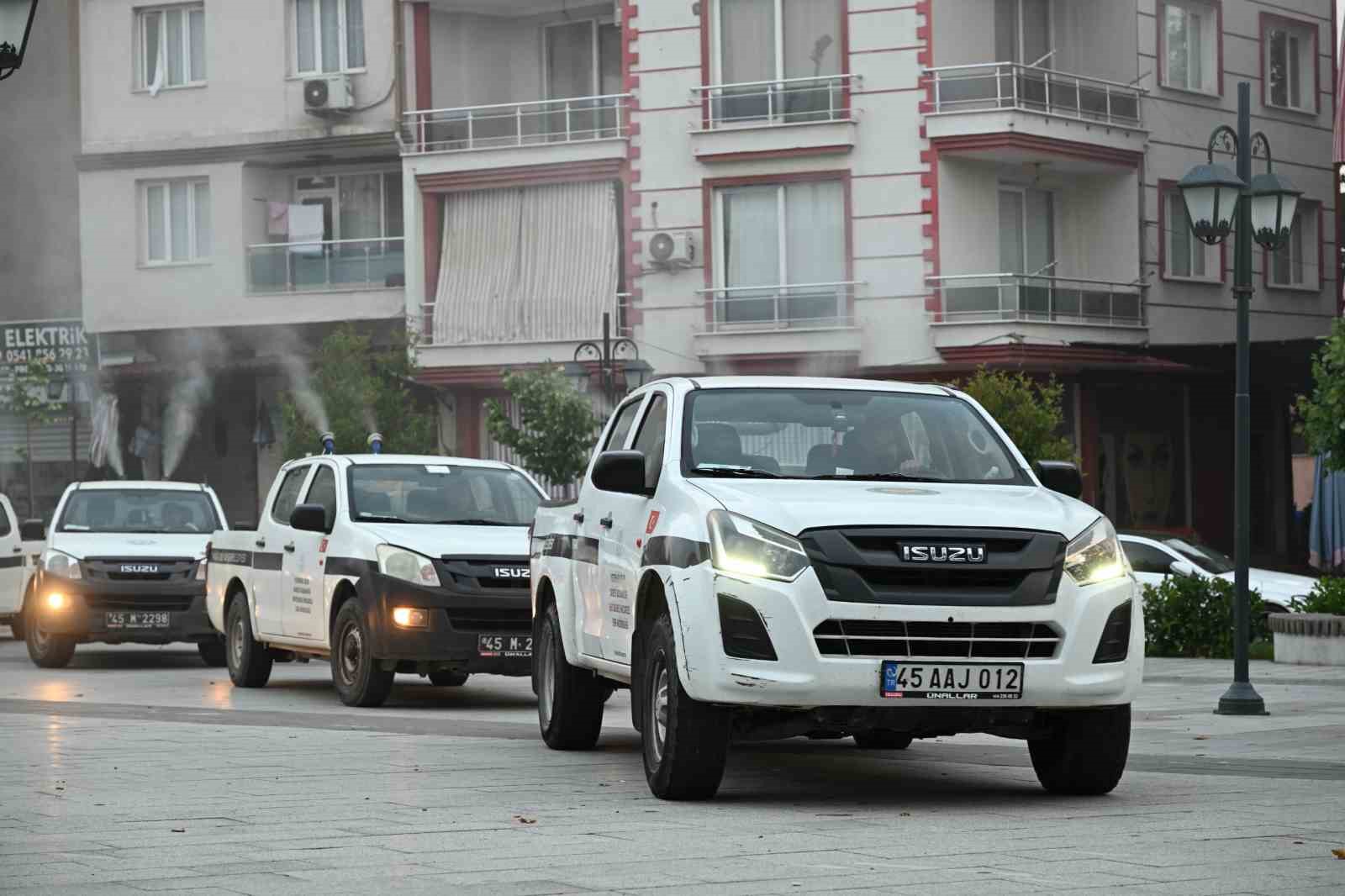 Manisa B&uuml;y&uuml;kşehir&rsquo;den Sarıg&ouml;l genelinde ila&ccedil;lama &ccedil;alışması