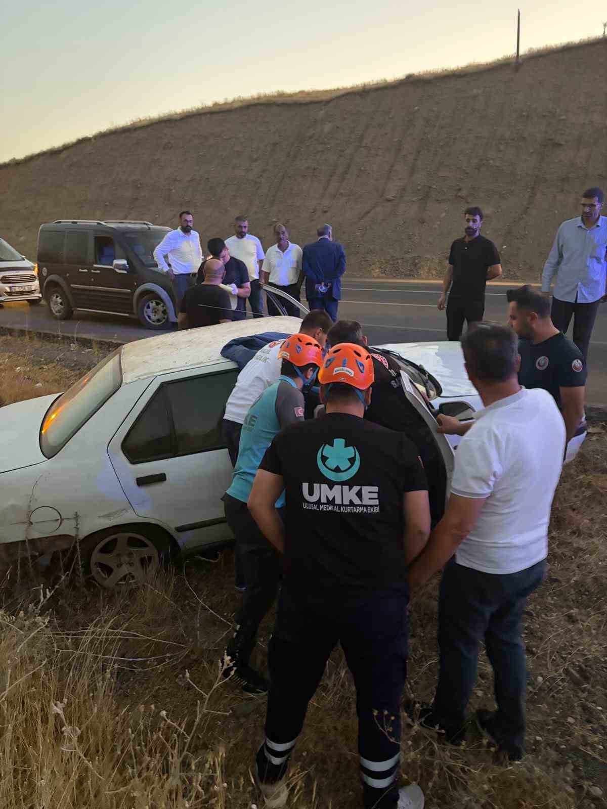 Bingöl’de otomobil yoldan çıktı: 2 yaralı