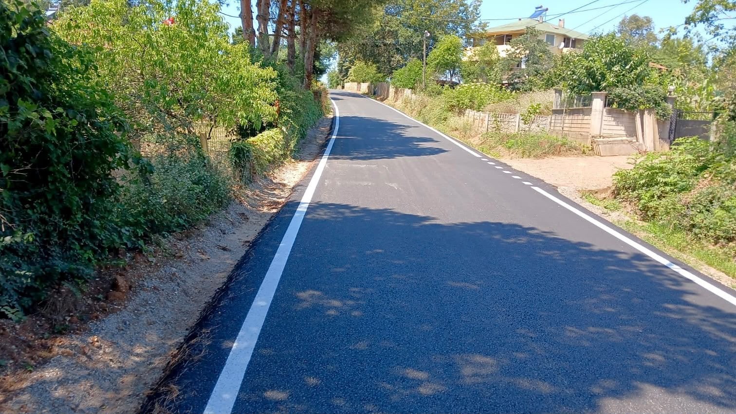 Ak&ccedil;akoca&rsquo;da 7,5 kilometrelik grup yolunda &ccedil;izgi &ccedil;alışması tamamlandı