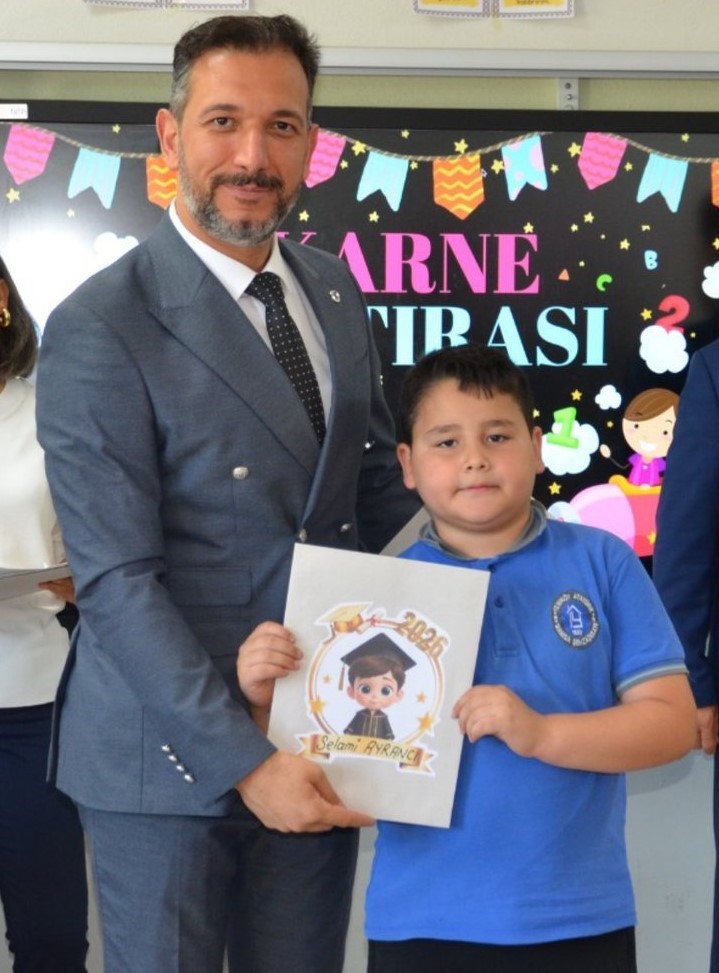 Manisa&rsquo;da 268 bin 553 &ouml;ğrenci karne heyecanı yaşadı