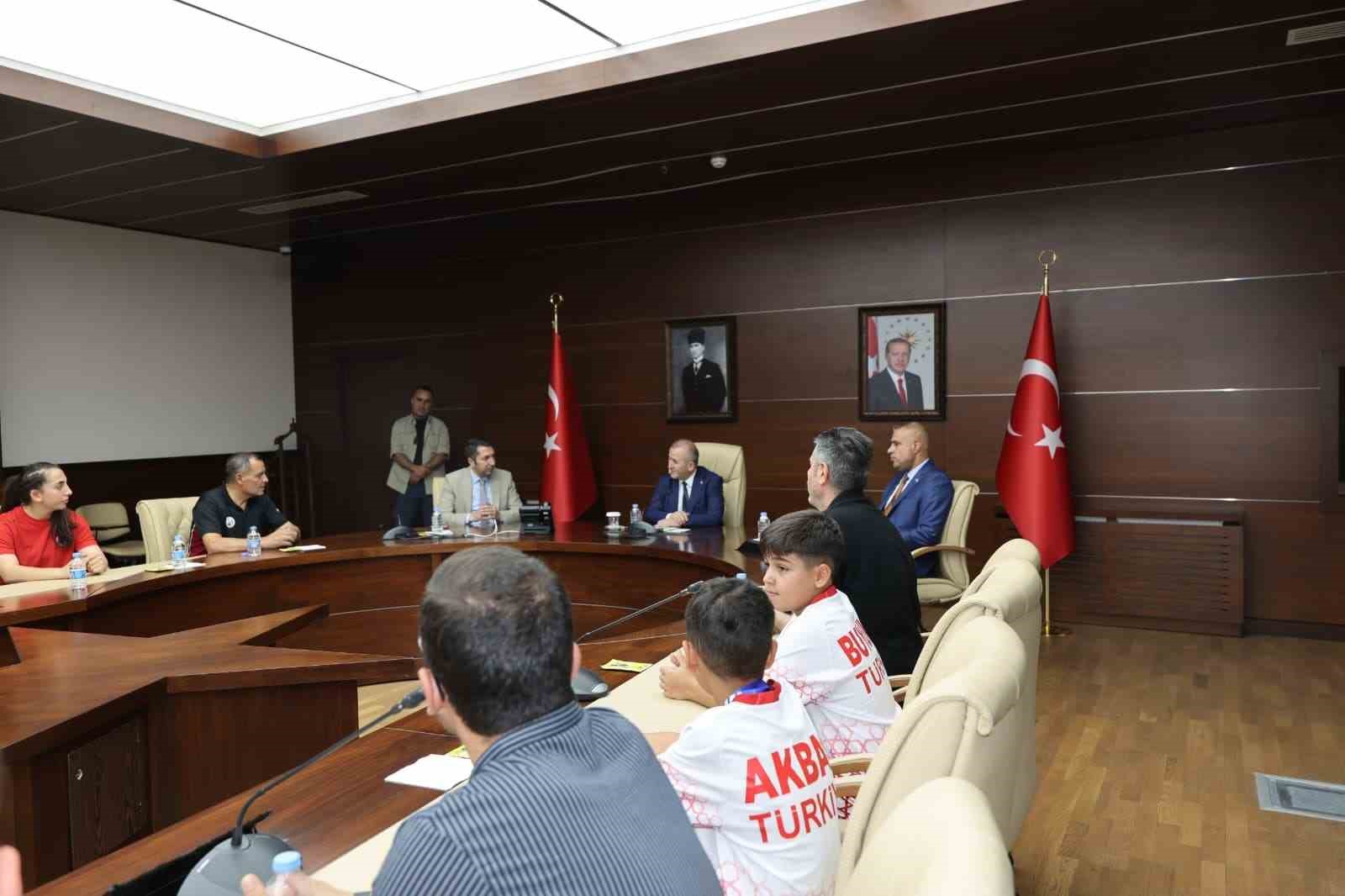 T&uuml;rkiye şampiyonlarına Vali Hatipoğlu&rsquo;ndan tebrik