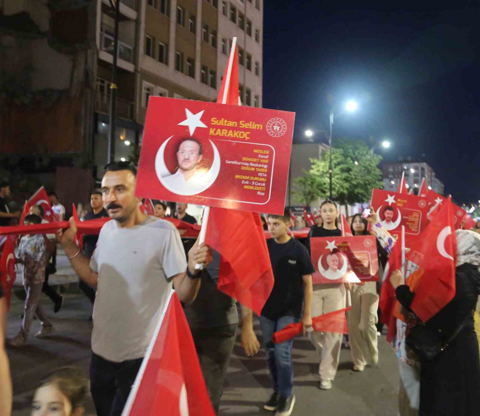 Sivas’ta 15 Temmuz’un 10. yılında meydan doldu taştı