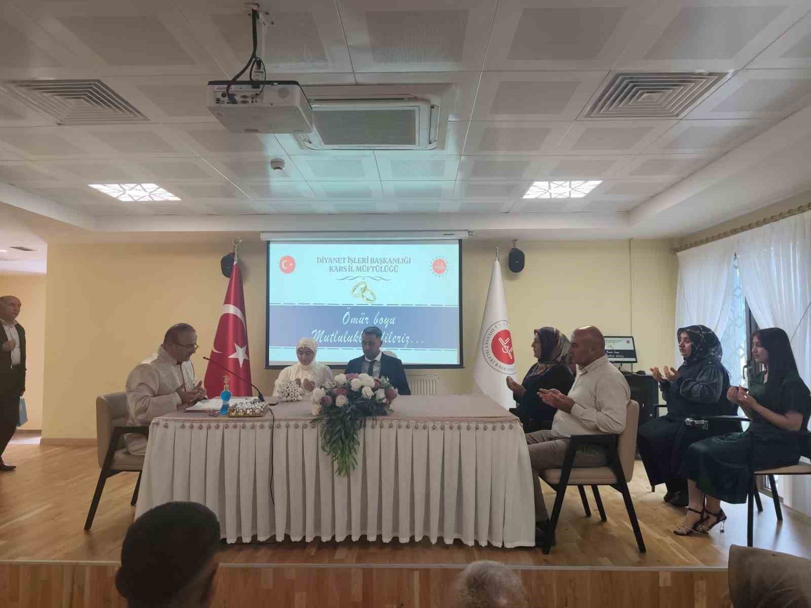 TDV&rsquo;nin "İki İnsan Bir Hayat" Projesi Kars&rsquo;ta yeni bir yuvaya umut oldu