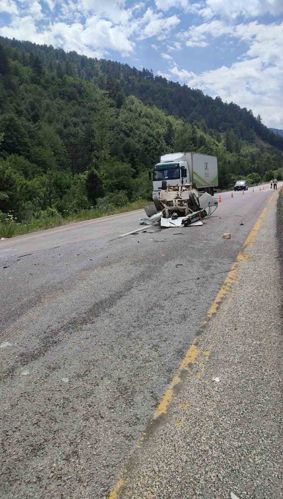 Kastamonu’da iki otomobil çarpıştı: 3 yaralı