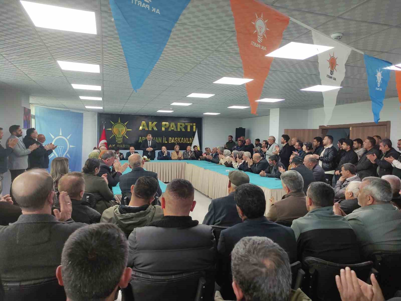 AK Parti&rsquo;de partililer bayramlaştı