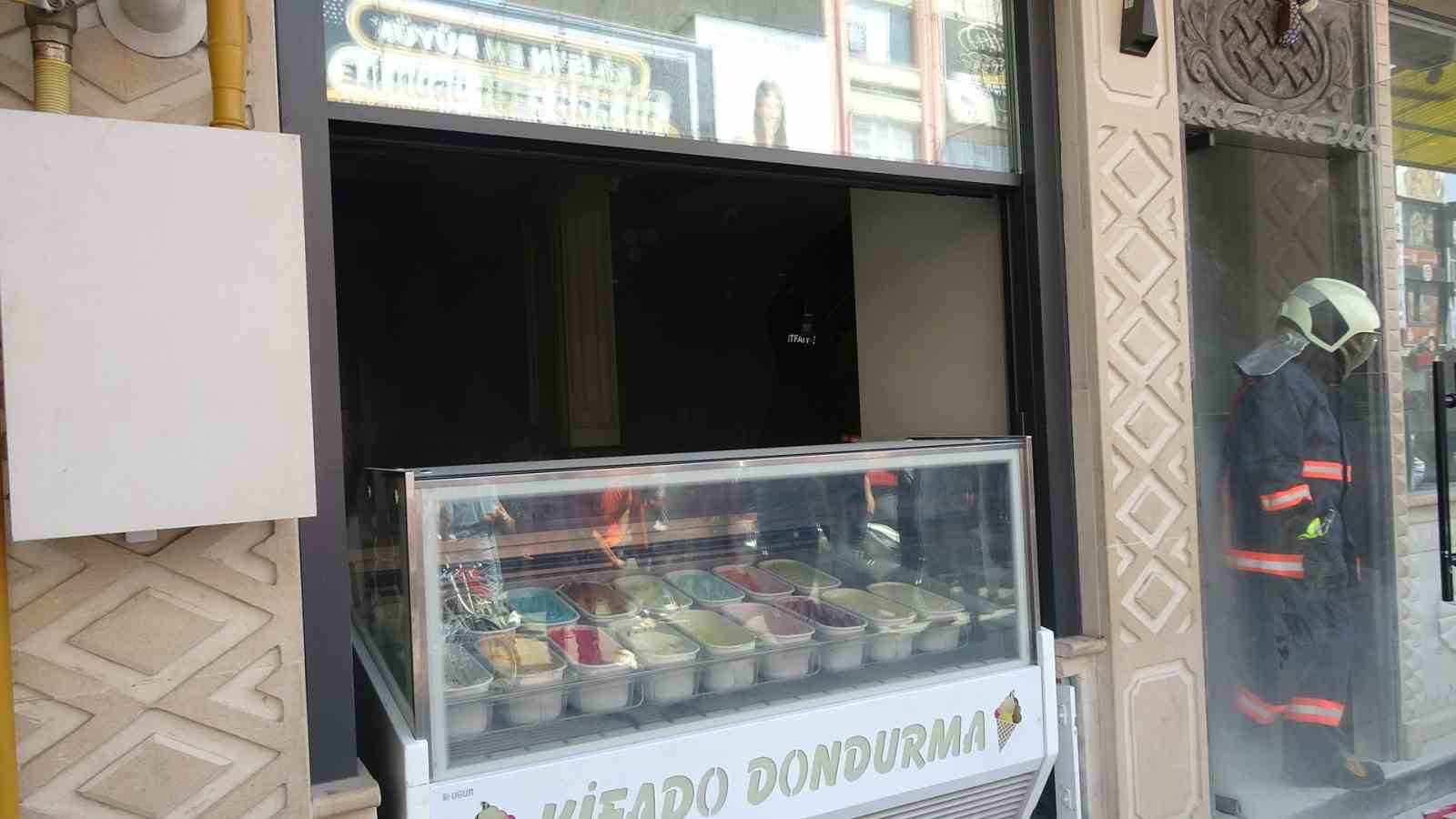 Kilis’te tatlıcı dükkanında yangın paniği