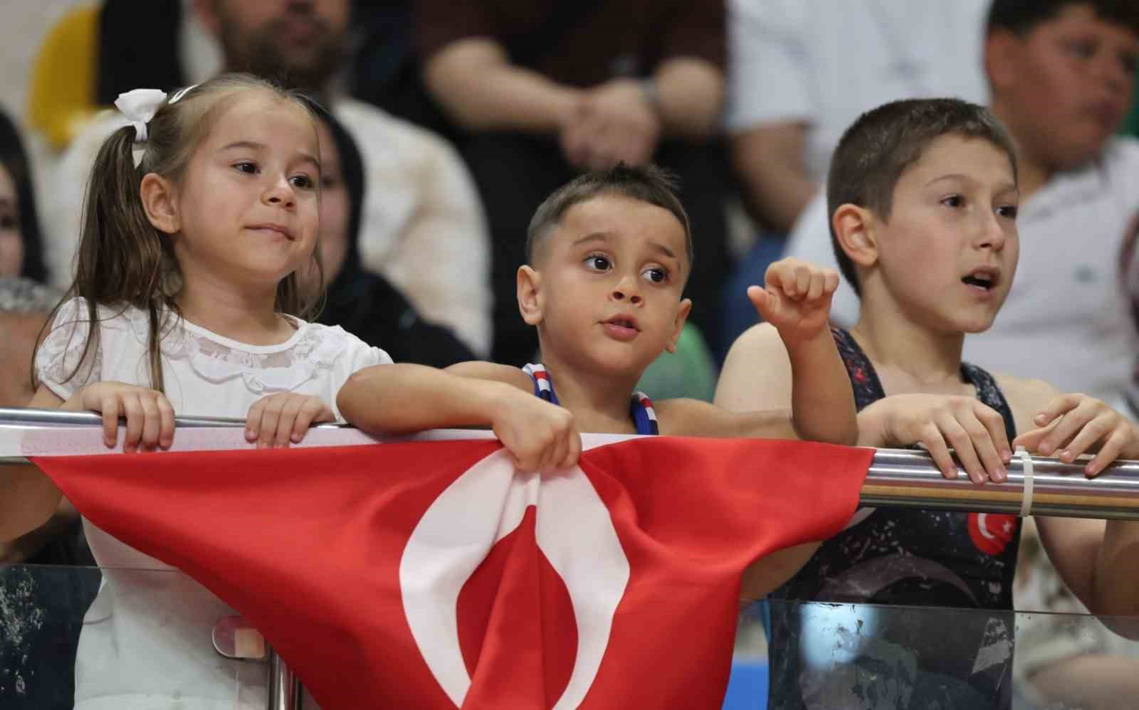 Kocaeli&rsquo;deki uluslararası g&uuml;reş turnuvası gen&ccedil; sporculara ilham oluyor