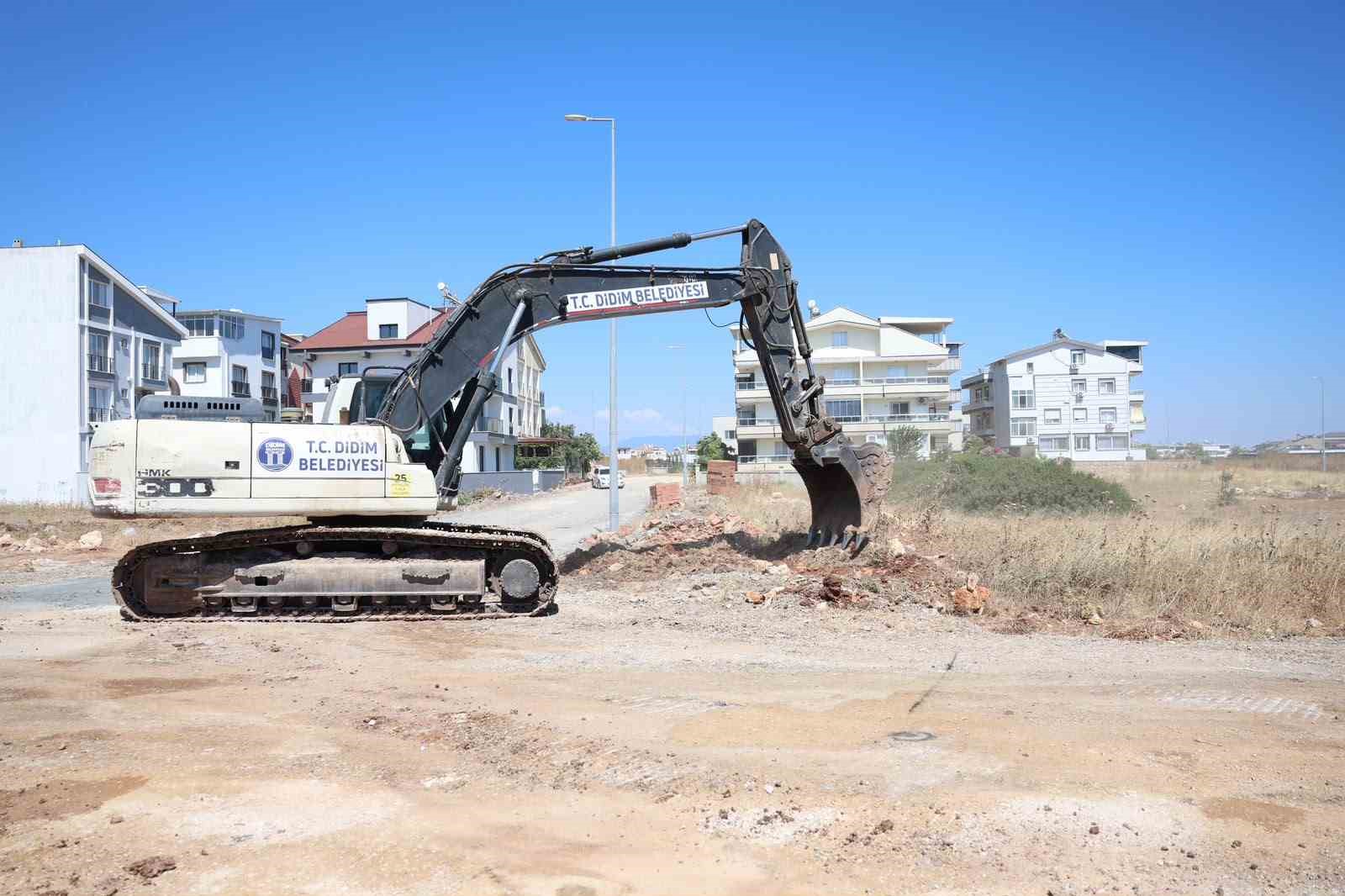 Didim’de yol çalışmaları devam ediyor