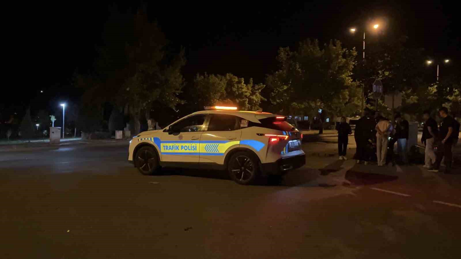 Kayseri&rsquo;de otomobille motosiklet &ccedil;arpıştı: 1&rsquo;i ağır 2 yaralı