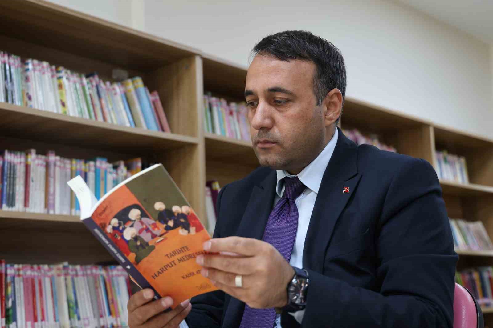 14 yıllık saha birikimini, g&ouml;rev yaptığı şehrin tarihine adadı