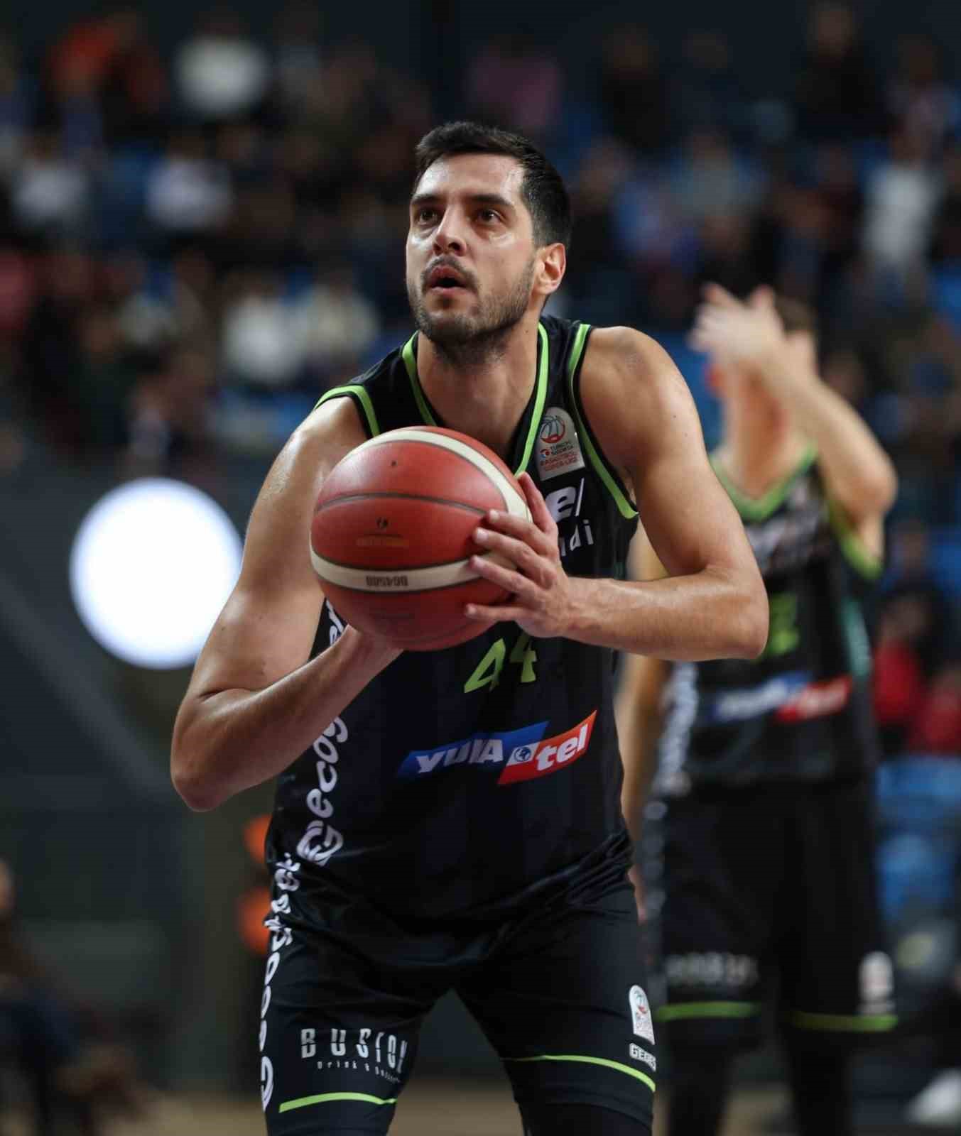 Y. Denizli Basket’da Egemen ve Mustafa Sami takımda kaldı