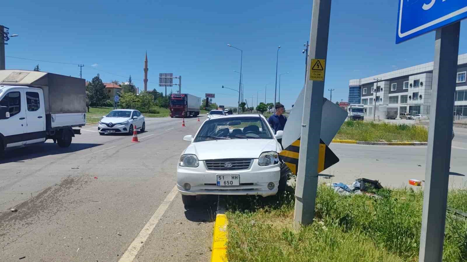 Sivas’ta iki otomobil çarpıştı: 2 yaralı