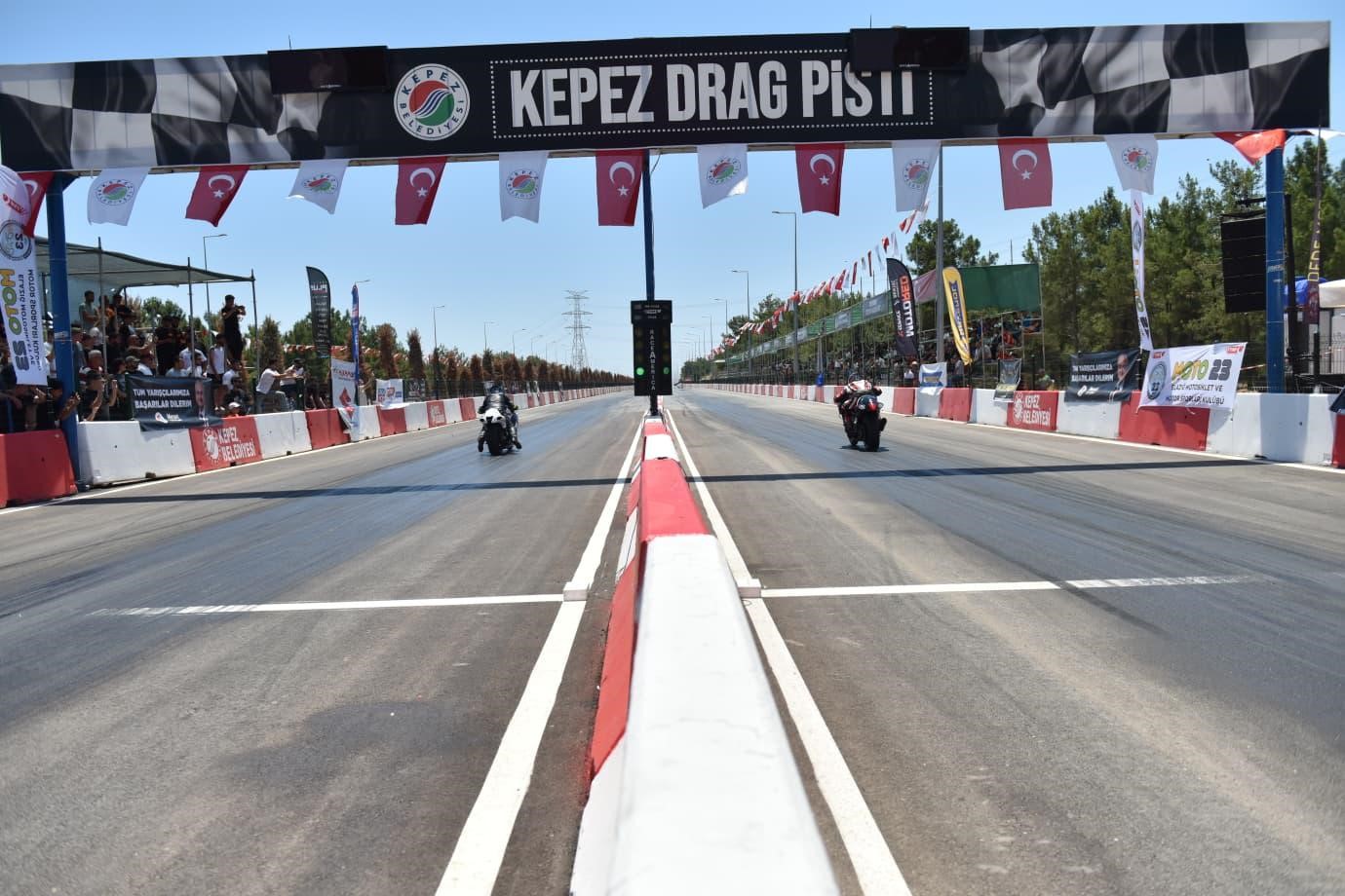 Kepez’de motodrag şampiyonları kupalarını aldı
