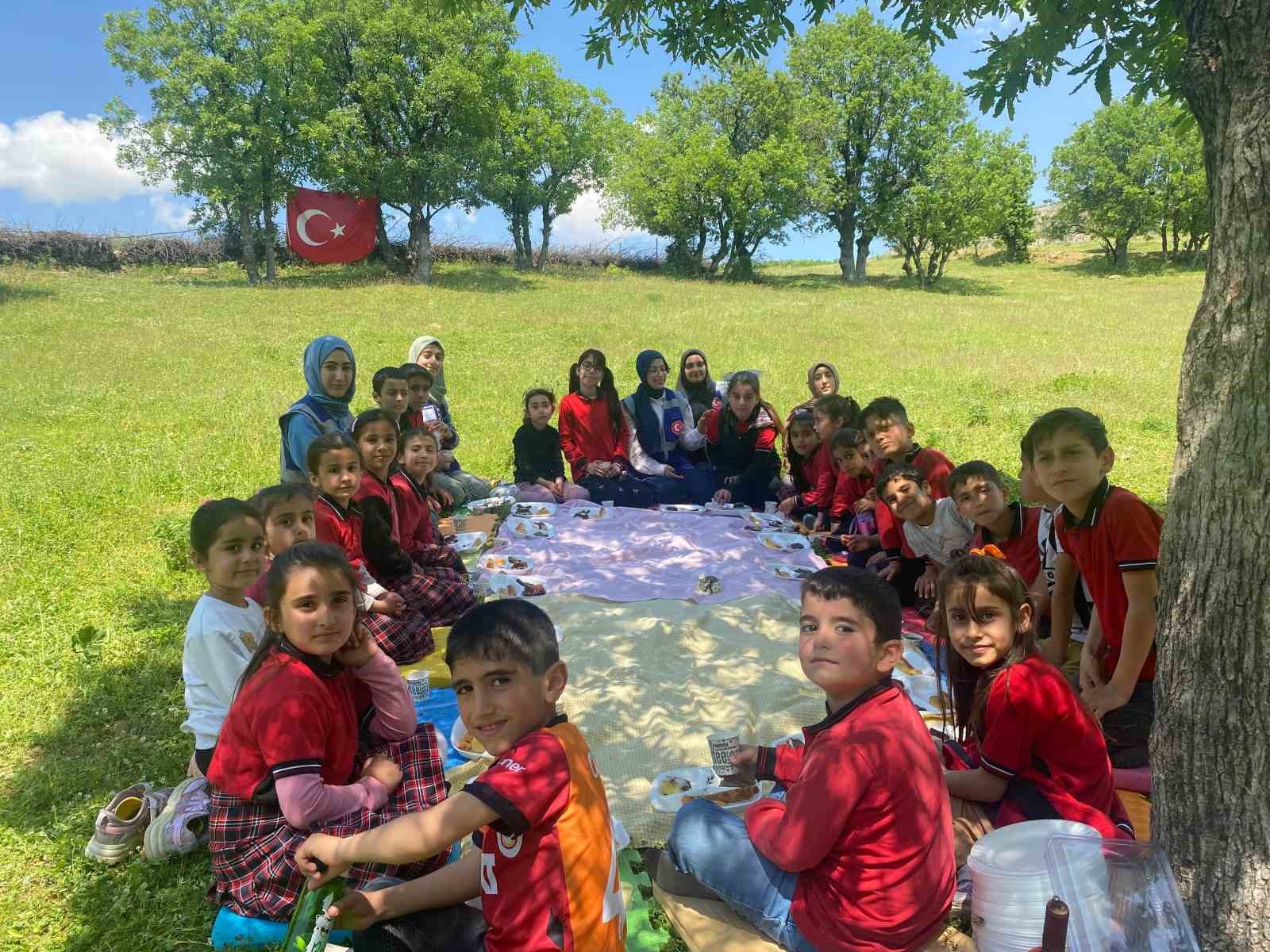 Arıcak&rsquo;ta İyilik Projesi s&uuml;r&uuml;yor