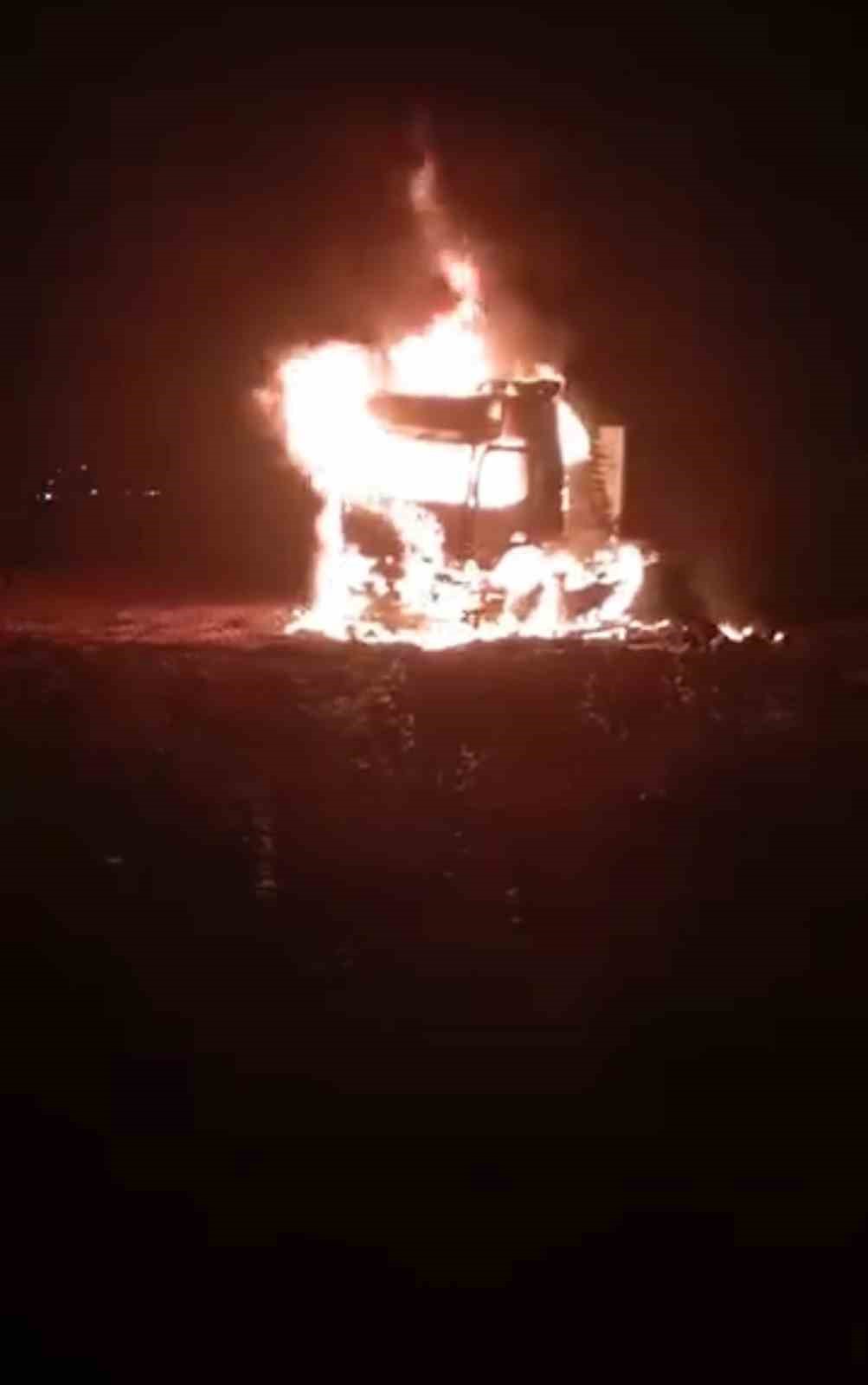 Şanlıurfa’da seyir halindeki tırda yangın