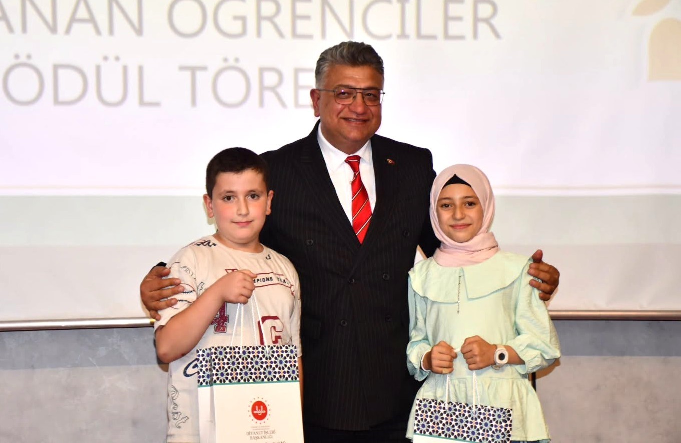 Kütahya’da hafızlık projesini kazanan öğrenciler ödüllendirildi