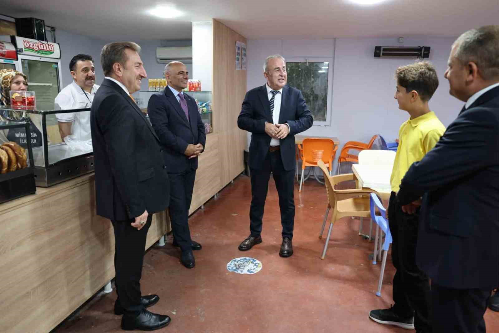 Başkan S&ouml;ğ&uuml;t yenilenen okul kantinini inceledi