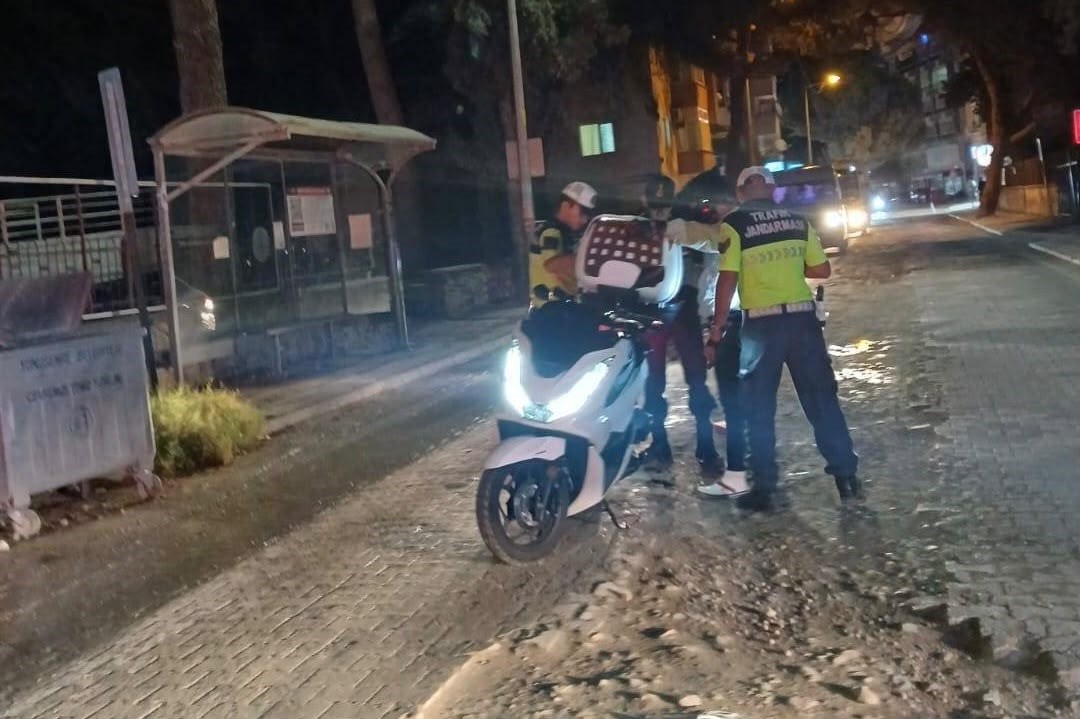 Manisa’da jandarmadan gece denetimi