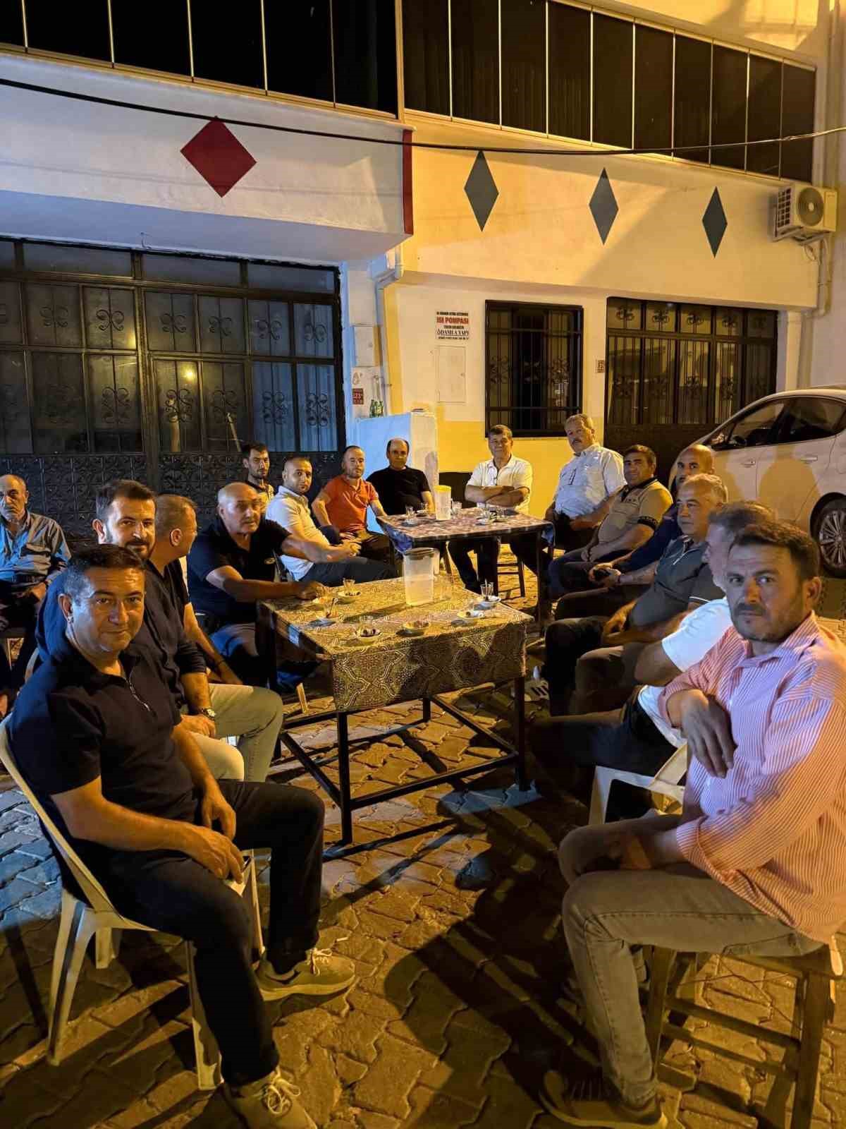 Gömeç’te siyasiler yangın mağdurlarını yalnız bırakmadı