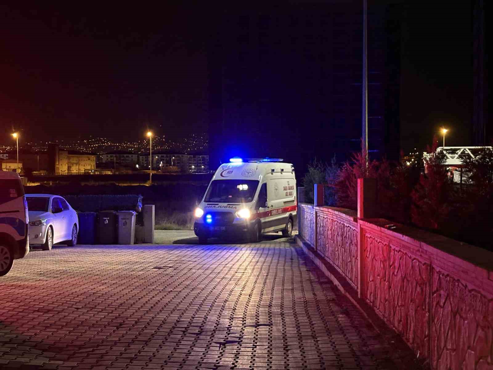 İntihara kalkışan kadını ekiplerin hızlı müdahalesi kurtardı