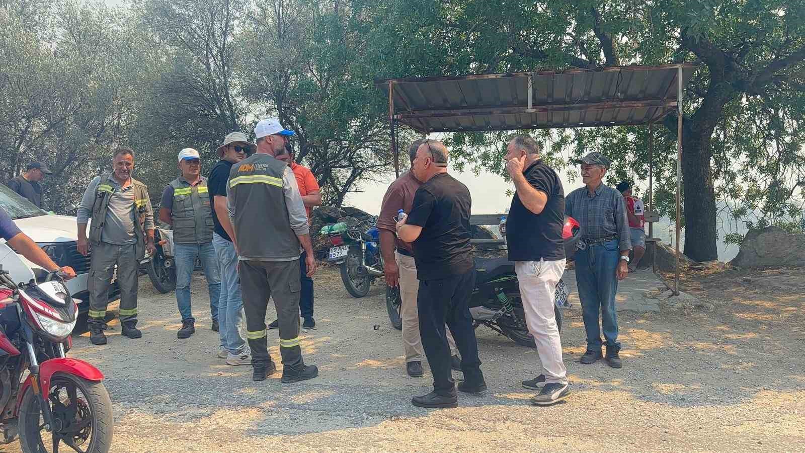 Bozdoğan Belediye Başkanı Özel, yangın bölgesinde çalışmaları yerinde takip ediyor