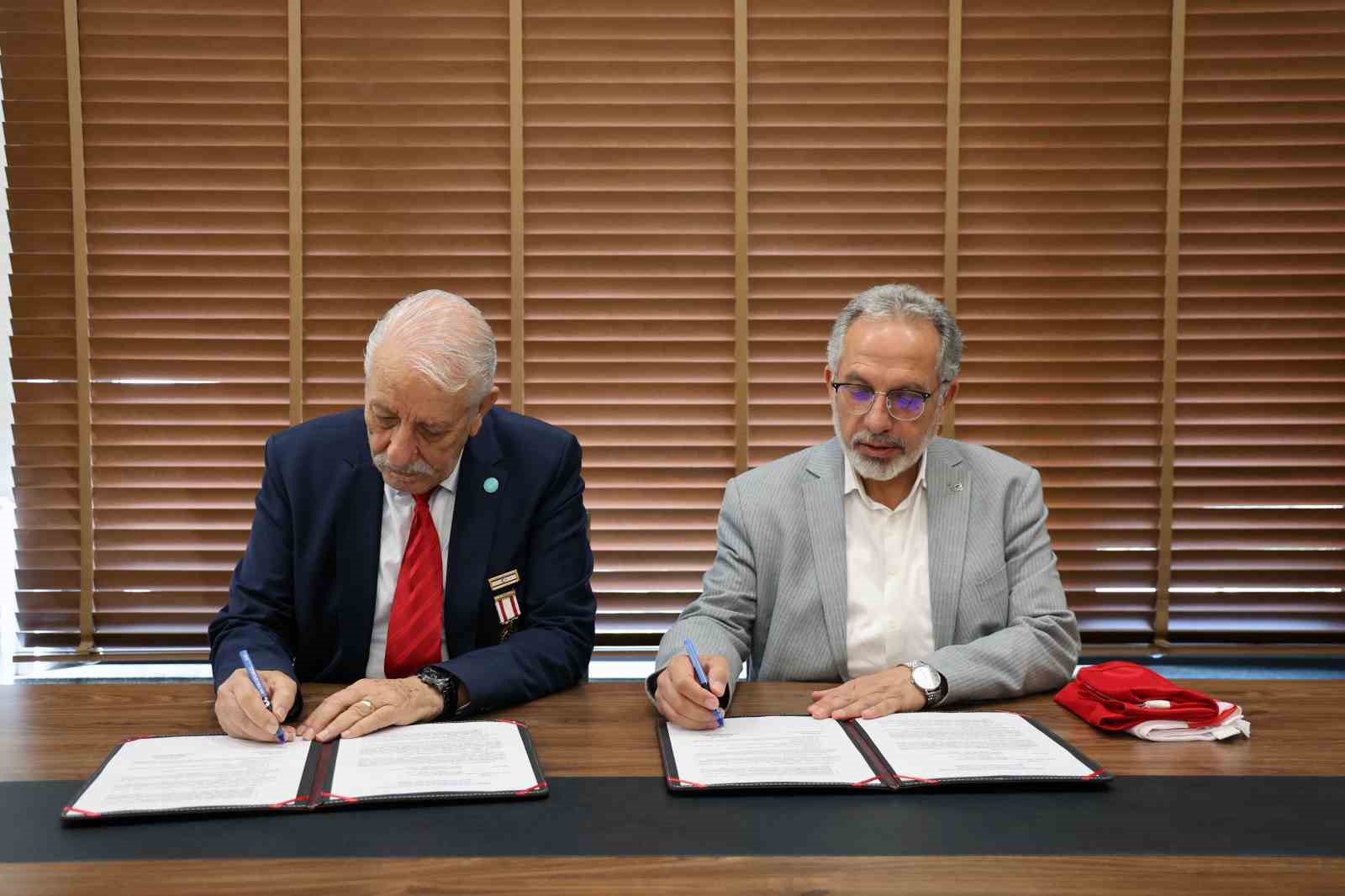 KKTC Aksakalı Öksüzoğlu’ndan Talas Belediyesine anlamlı emanet