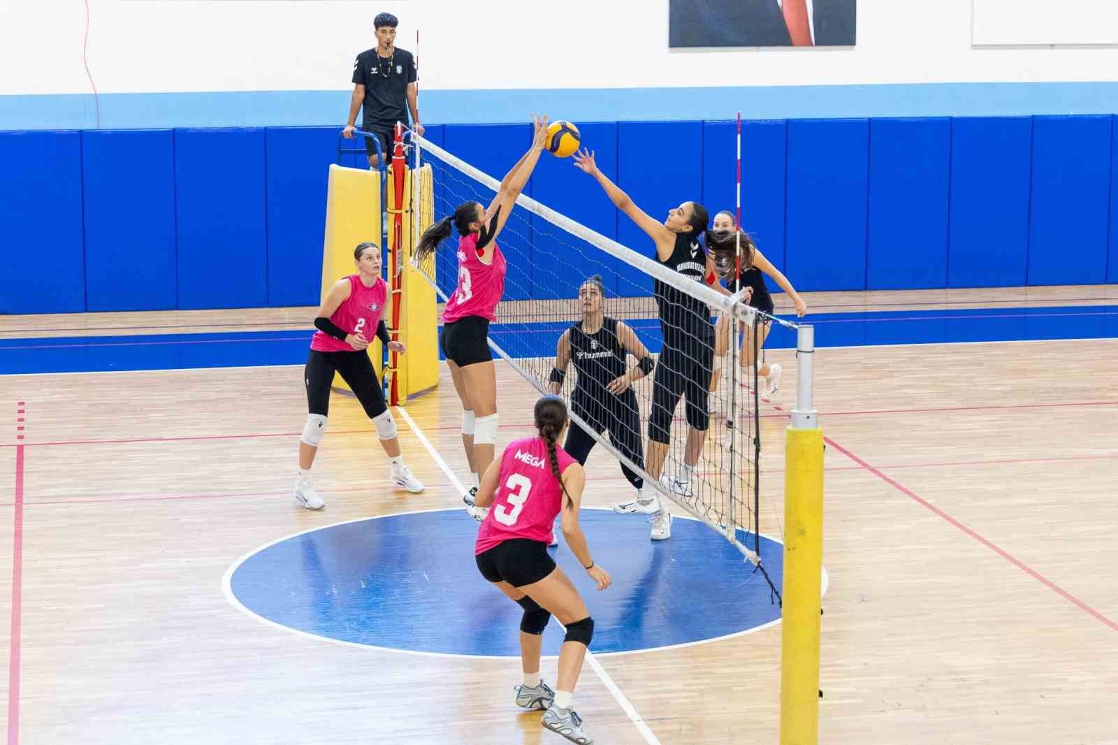 Manavgat Belediyespor kadın voleybol takımı yeni sezona hazırlanıyor